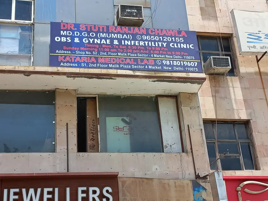 The clinic board on Malik Plaza, Sector 4 Market