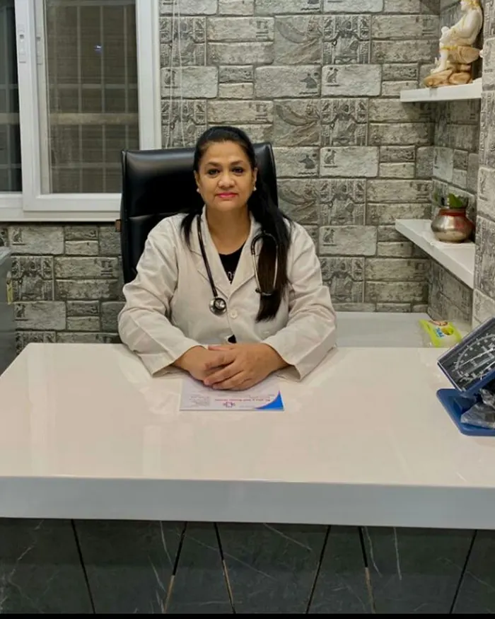 Dr Stuti Ranjan Chawla at her consulting desk